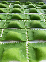 Load image into Gallery viewer, Ravioli verdi di spinaci e ricotta