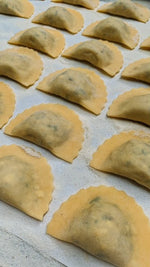 Load image into Gallery viewer, Mezzelune di patate dolci
